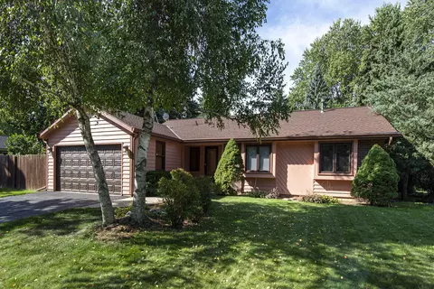 1122 Revere, Oconomowoc, WI 53066