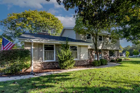5724 Gladstone, Greendale, WI 53129