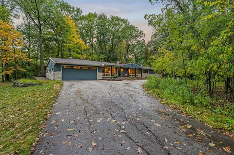 1925 Westmoor, Elm Grove, WI 53122