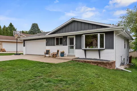 821 Kings Rdg, West Bend, WI 53090