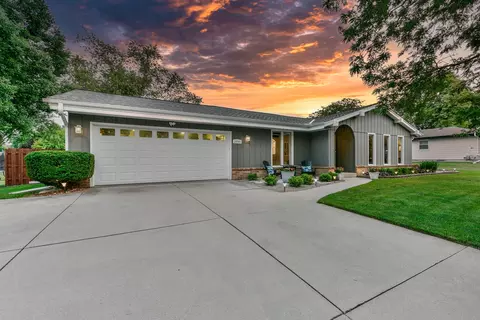 10545 W Candlestick, Franklin, WI 53132