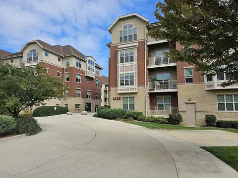 4130 S S Lk #477, Saint Francis, WI 53235