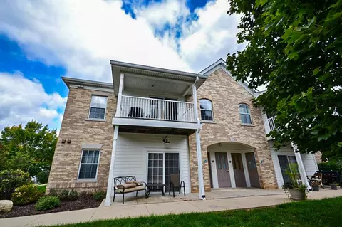 2704 Northview #142, Waukesha, WI 53188