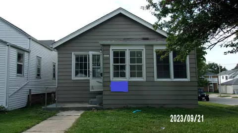 4003 S 1st, Milwaukee, WI 53207