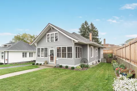 104 E Oak Grv, Juneau, WI 53039