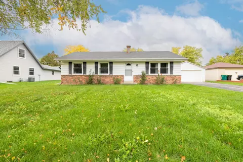 w198n16995 Ridgeway, Jackson, WI 53037