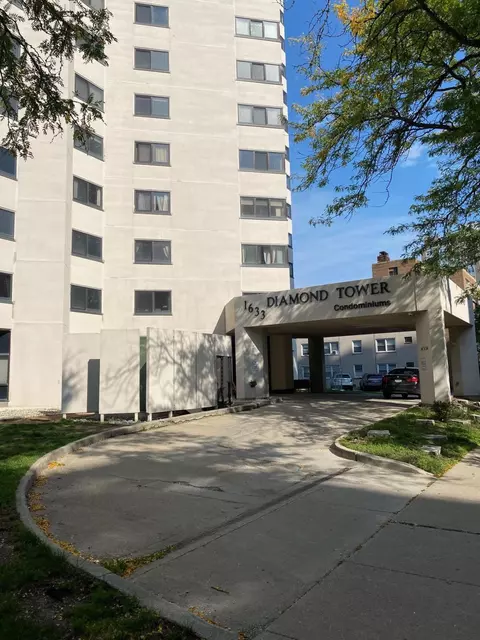 1633 N Prospect #1D, Milwaukee, WI 53202