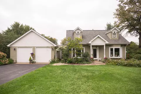 1202 S Meadowlark, Elkhorn, WI 53121