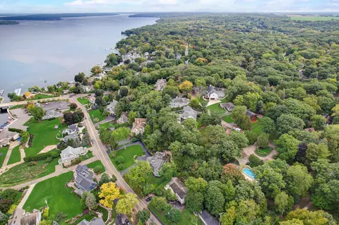 723 Shabbona, Fontana, WI 53125