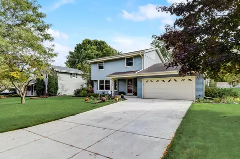 3041 W Thorncrest, Franklin, WI 53132