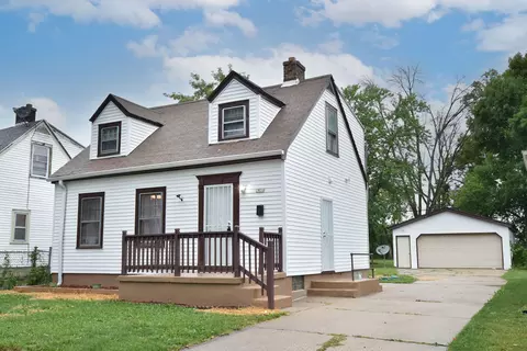 2926 W Bobolink, Milwaukee, WI 53209