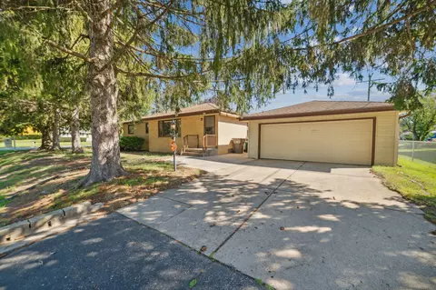 5270 S 113th, Hales Corners, WI 53130