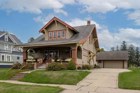 412 South, Caledonia, MN 55921