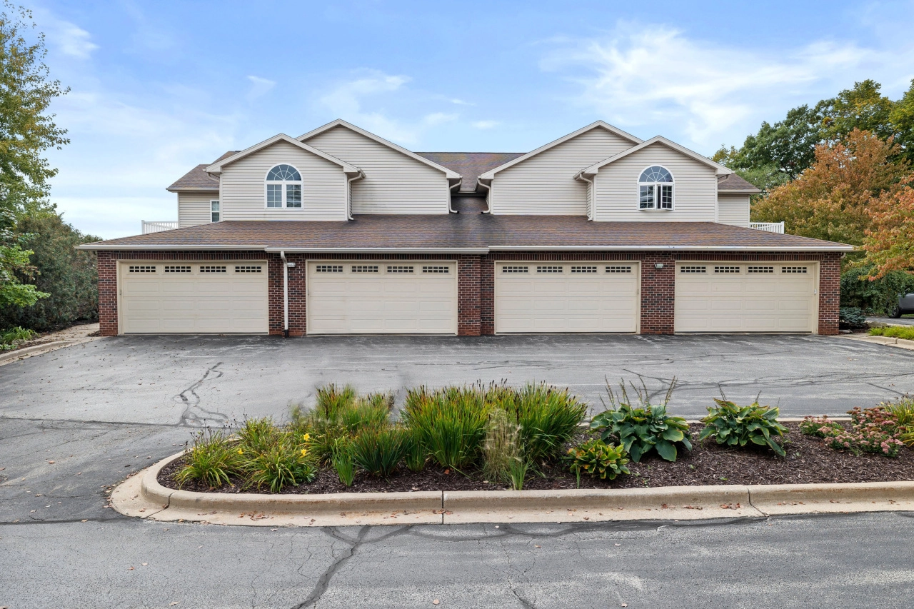 n99w14127 Seven Pnes Unit A  