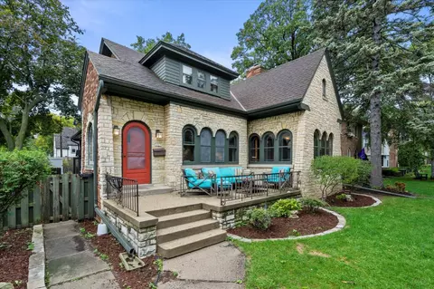 5221 N Hollywood, Whitefish Bay, WI 53217