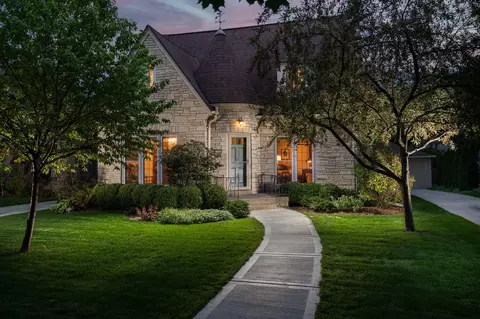 2362 Pasadena, Wauwatosa, WI 53226