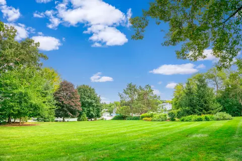 608 St Johns, Delafield, WI 53018