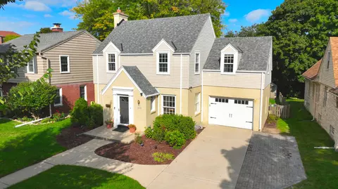 8848 Ravenswood, Wauwatosa, WI 53226