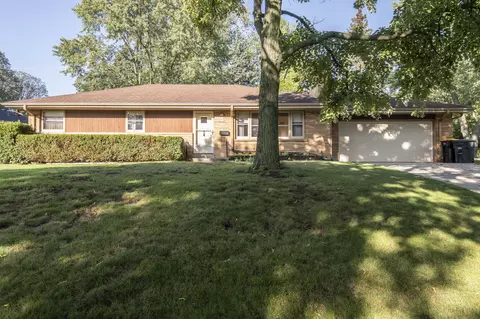 1617 N 118th, Wauwatosa, WI 53226