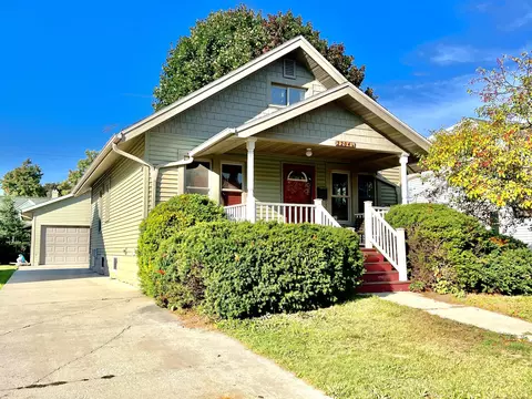2204 La Follette, Manitowoc, WI 54220