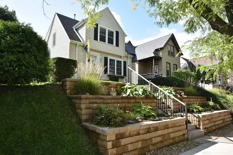 1723 E Rusk, Milwaukee, WI 53207