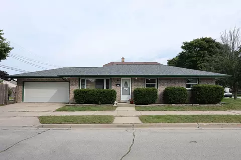 5022 S Hately, Cudahy, WI 53110