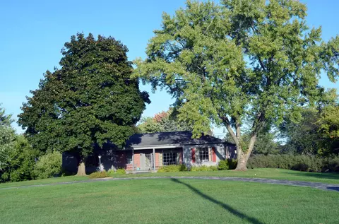 n20w25018 Bluemound, Pewaukee, WI 53072