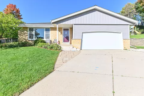 1026 Macarthur, Waukesha, WI 53188