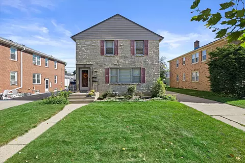 5048 N Bay Rdg #5050, Whitefish Bay, WI 53217