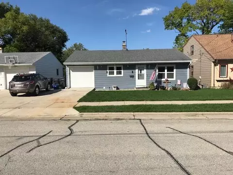 2104 Easy, Waukesha, WI 53188