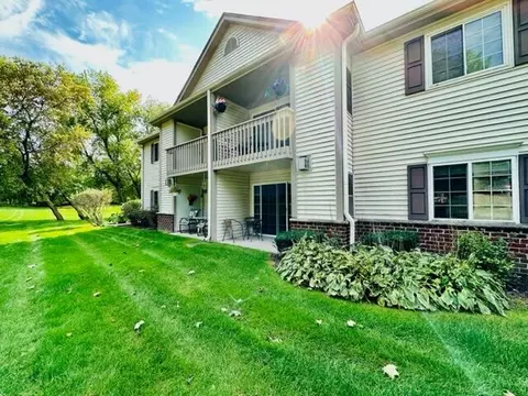 664 Pewaukee #C, Pewaukee, WI 53072