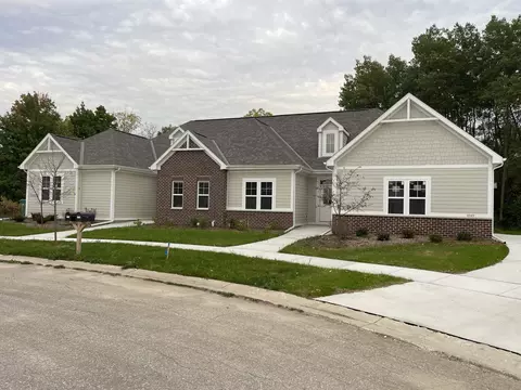 2145 W Colonial Woods, Oak Creek, WI 53154