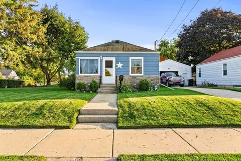 2943 E Whittaker, Saint Francis, WI 53235