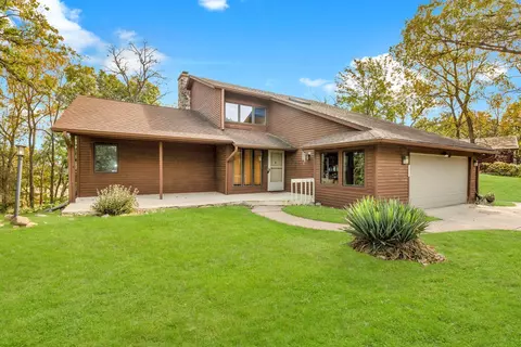 7019 Mchenry, Burlington, WI 53105