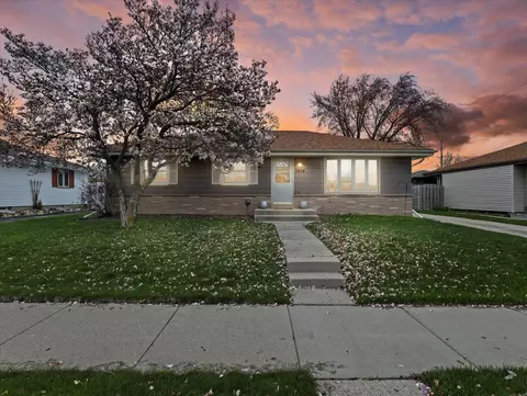 2234 W Lindenwood, Oak Creek, WI 53154
