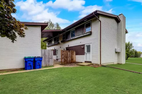 6823 Enge #6825, West Bend, WI 53090