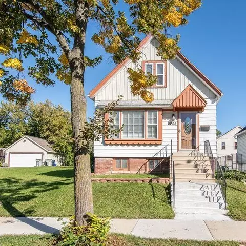 2208 W Vine, Milwaukee, WI 53205