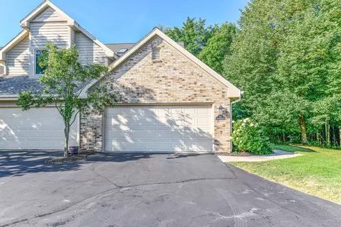 n21w24393 Cumberland #33N, Pewaukee, WI 53072