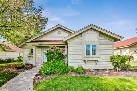 1761 Cottage #7-15, Geneva, WI 53147