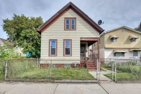 2422 N Holton, Milwaukee, WI 53212