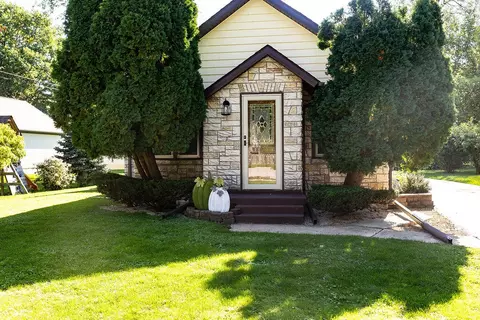 w348n5160 Elm, Oconomowoc, WI 53069