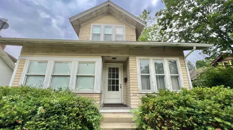 227 S East, Waukesha, WI 53186