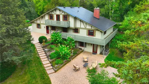 900 N Point Vw, Summit, WI 53066