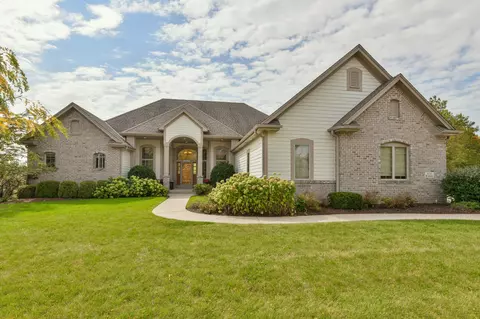 n52w21681 Taylors Woods, Menomonee Falls, WI 53051