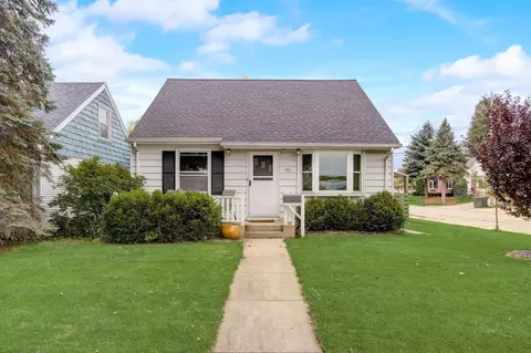 903 S 109th, West Allis, WI 53214