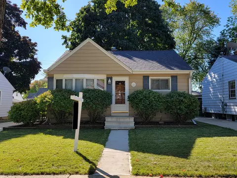 6225 W Manitoba, Milwaukee, WI 53219