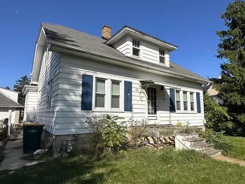 159 S Dries, Saukville, WI 53080