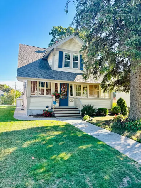 937 N 8th, Manitowoc, WI 54220