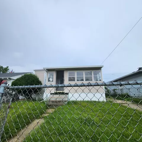 1037 Delamere, Racine, WI 53403