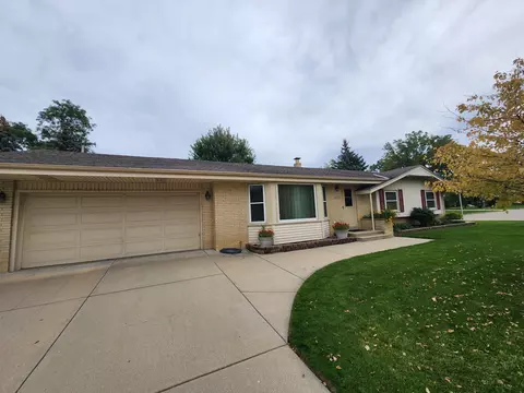 1235 Spring Vly, Racine, WI 53405
